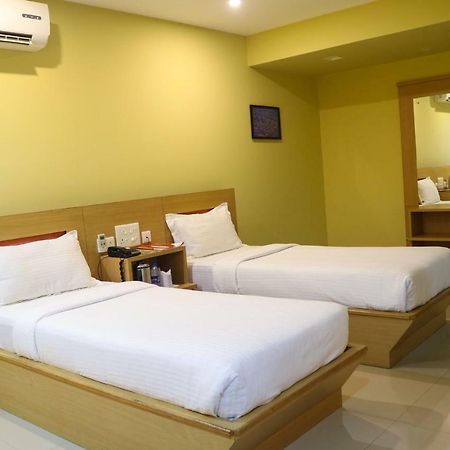 Hotel Rainbow Suites Каннур Экстерьер фото