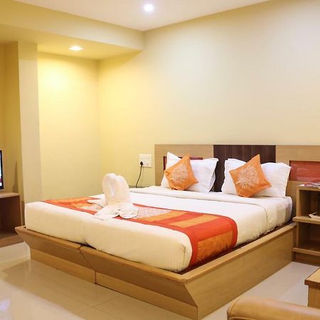 Hotel Rainbow Suites Каннур Экстерьер фото